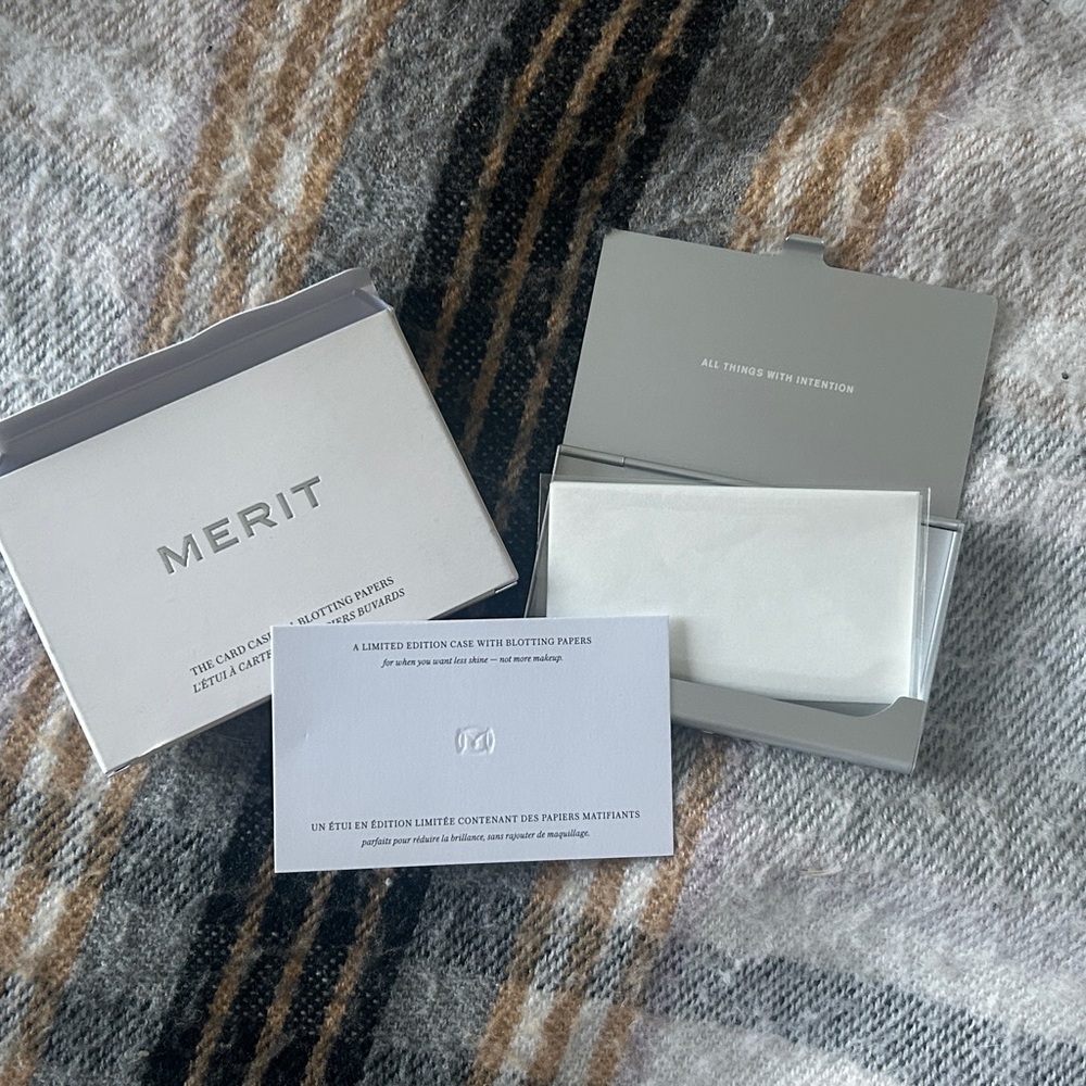 Merit - Limited Edition Case with Blotting Papers